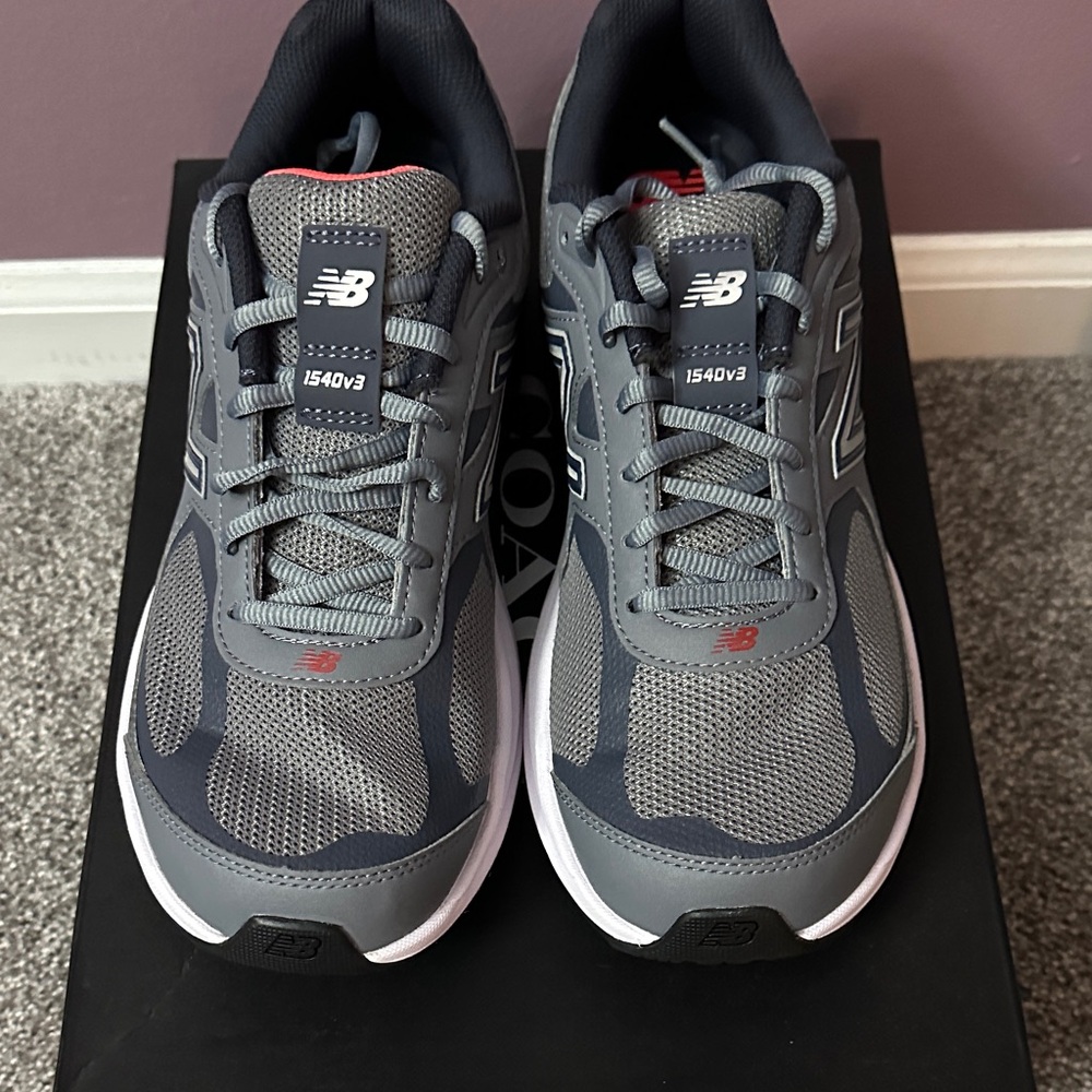 New Balance 1540v3 Men's Gray and Navy Sneakers